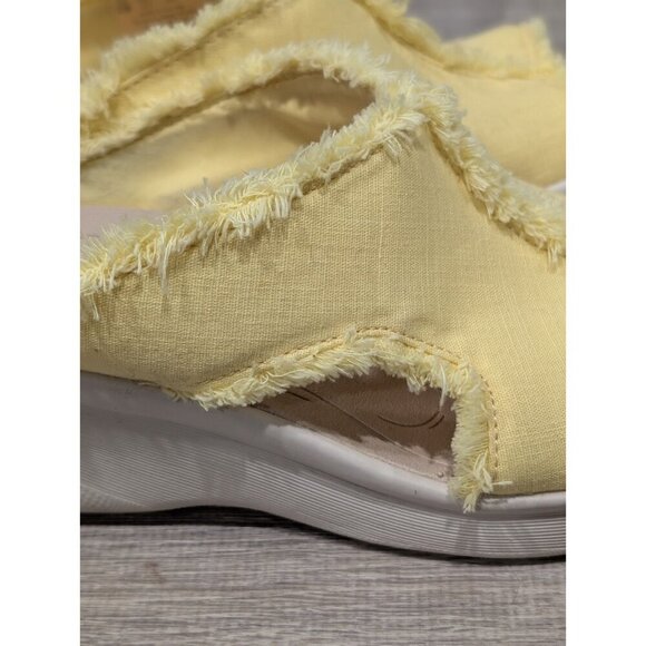 Bzees Serendipidy SZ 9.5M Women’s Yellow Frayed Slide On Sandals Shoes - Picture 12 of 16